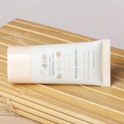 <strong>美容</strong>護(hù)膚小常識(shí)：科學(xué)有效的100個(gè)方法讓你擁有健康光彩的肌膚